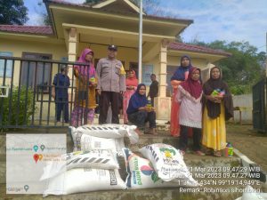 Polsek Sipirok Hadiri Pembagian Pupuk ke Petani