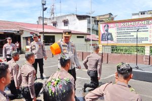Puluhan Bintara Remaja Polres Padangsidimpuan Diguyur Air Bunga
