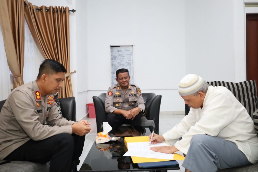 Polres Tapsel Terima Hibah Tanah Mayjen (Purn) MB Hutagalung