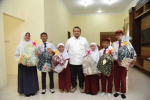 Festival Tunas Bahasa Ibu, Bupati Dolly Apresiasi Enam Pahlawan Muda