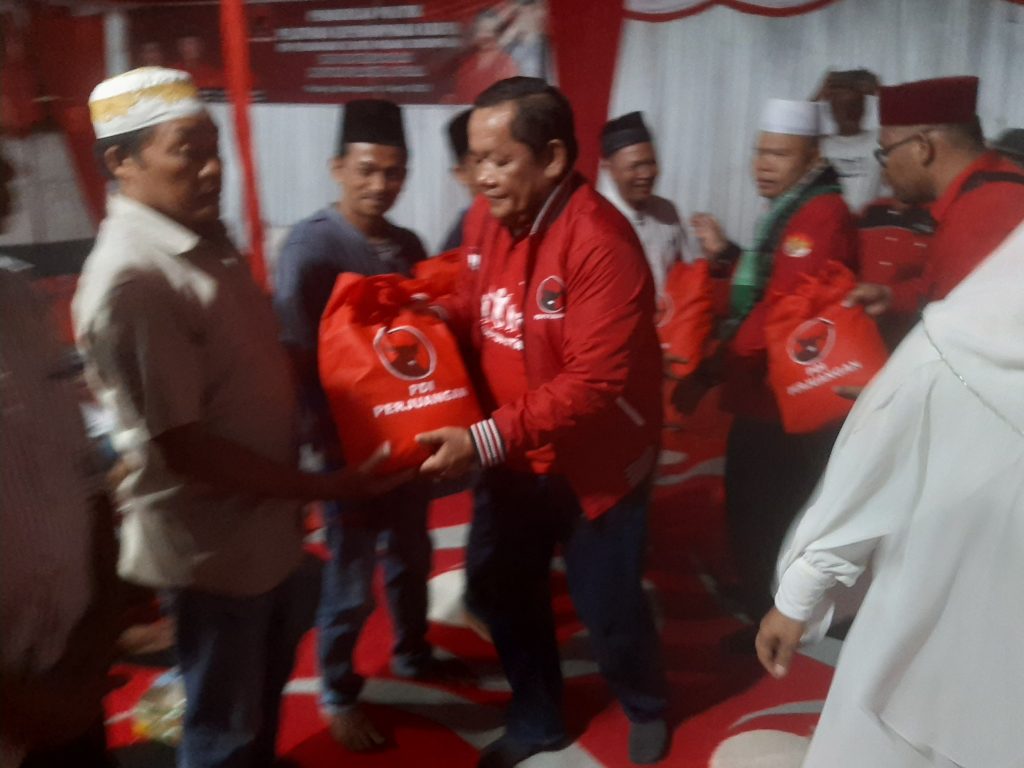 PDI Perjuangan Padangsidimpuan Salurkan Ribuan Paket Sembako