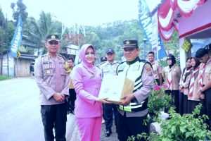 Cek Pos Pam Bersama Ketua Bhayangkari Cabang Tapsel, Kapolres Ingat Personel Jaga Kesehatan