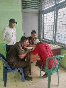 Polsek Dolok Limpahkan Tersangka Kasus Penganiayaan ke Jaksa