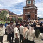 Polsek Padang Bolak Demo Kantor Bupati Damai