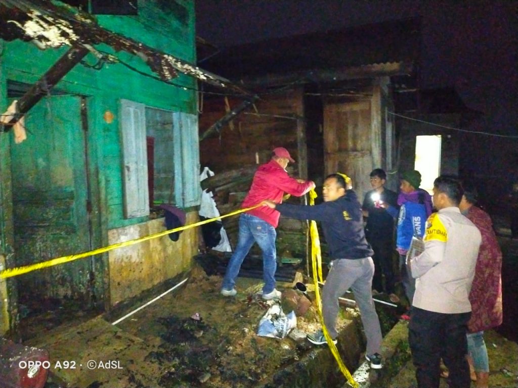 Tertimpa Serpihan Asbes, Warga Sipirok Sadar Rumahnya Terbakar   
