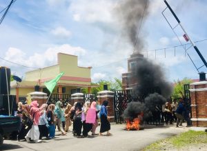 IPMI Gelar Aksi di Kantor Bupati Paluta, Ini Tuntutannya