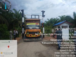 Usai MoU, Portal Jalan di Desa Sihopuk Baru Paluta Dibuka
