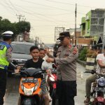 Kapolsek Padang Bolak Berbagi Takjil