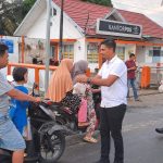 Pengendara Mendapat Takjil Polsek Batang Toru