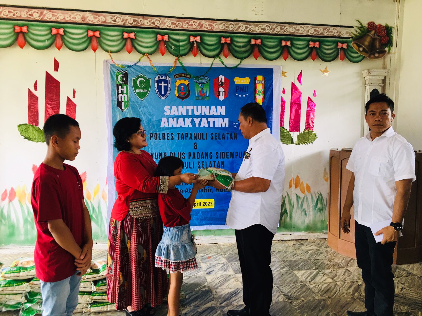 Polres Tapsel Mahasiswa Baksos Panti Asuhan