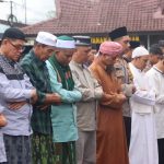 Kapolres Tapsel Salat 'Ied dengan Masyarakat