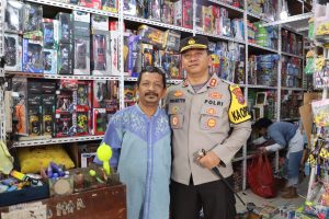 Suasana Lebaran, Kapolres Padangsidimpuan Silaturahmi ke Pedagang   