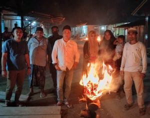 Unik, di Tabuyung Madina, Warga Bakar Tempurung Saat Malam 27 Ramadhan