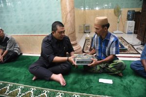 Meski Cuti Lebaran, Bupati Dolly Terus Kunjungi Masjid di Tapsel Untuk Dibantu