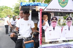 Hadir di Musrenbang Provsu, Bupati Tapsel Naik Bentor Menuju Arena