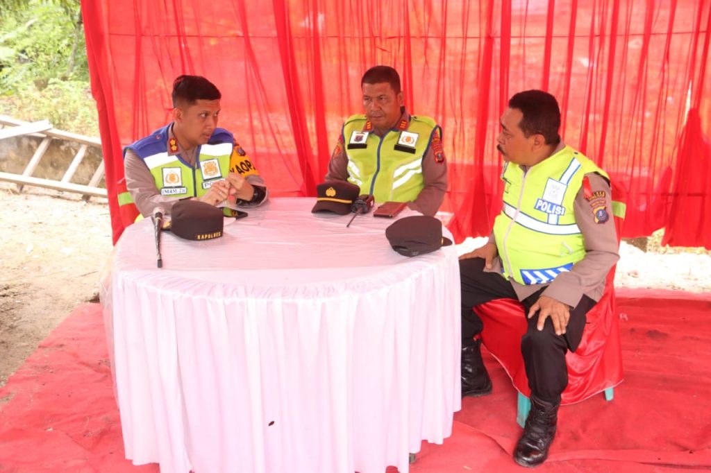 Cek Pos Pam Aek Sijornih, Kapolres Zamroni Ingatkan Pengaturan Wisatawan