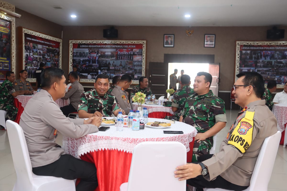 Kodim 0212/TS Silaturahmi ke Polres Tapsel