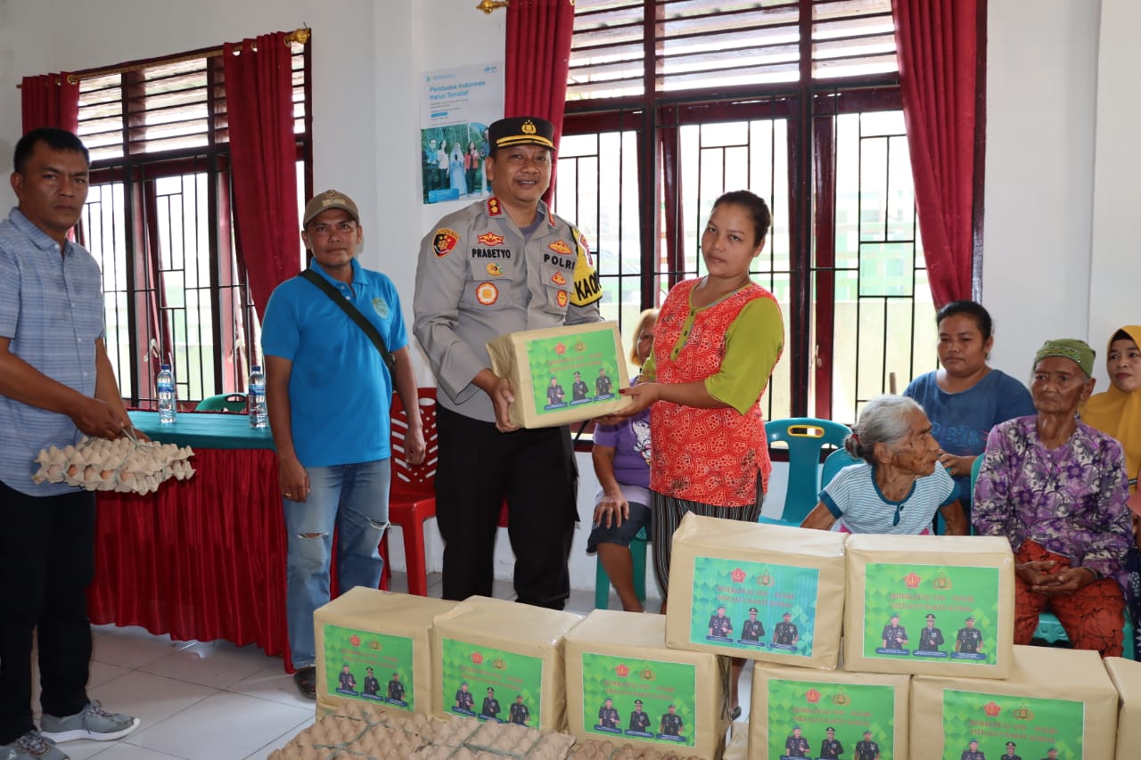 Bersama TNI Kapolres Padangsidimpuan Baksos ke Masyarakat