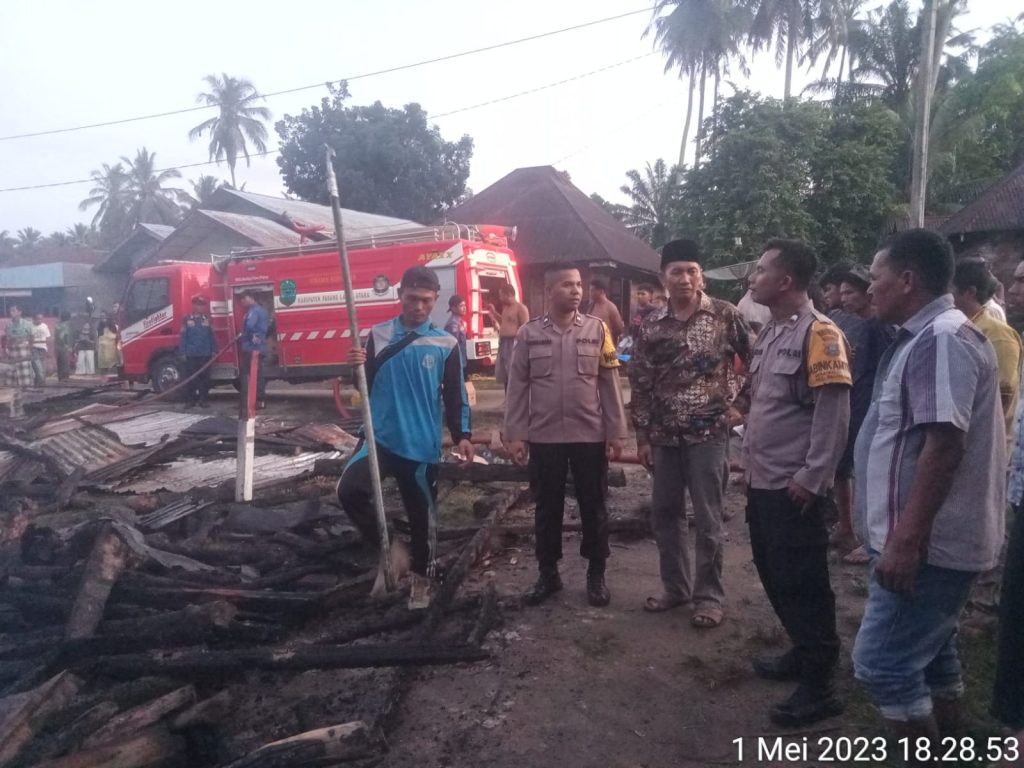 Rumah Milik Petani di Paluta Rata dengan Tanah Dilalap Api