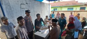 Polsek Batang Toru Kawal Penyaluran Bantuan 700 Karung Beras 