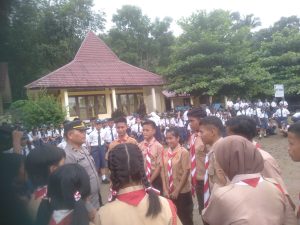 Kapolsubsektor Sayurmatinggi Jadi Pembina Upacara di Sekolah