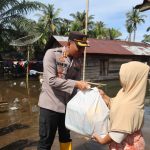 Sosok Pengayom Kapolres Tapsel Korban Banjir