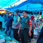 TNI dan Polri di Sipirok Kompak Pengamanan di Pasar
