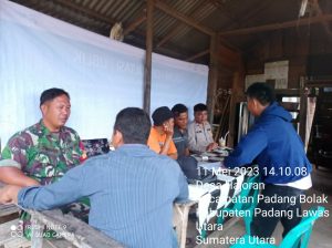 Kekompakan TNI dan Polri di Padang Bolak Saat Sambang Warga