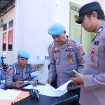 Si Propam Polres Tapsel Periksa Puluhan Pucuk Senpi Personel