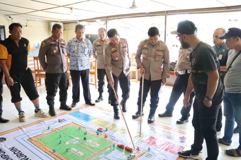 Waka Polres Padangsidimpuan Pimpin Tactical Floor Game Konser Band