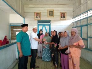 Miliki Warga yang Mualaf, Kades Tabuyung Berbagi Daging Kurban