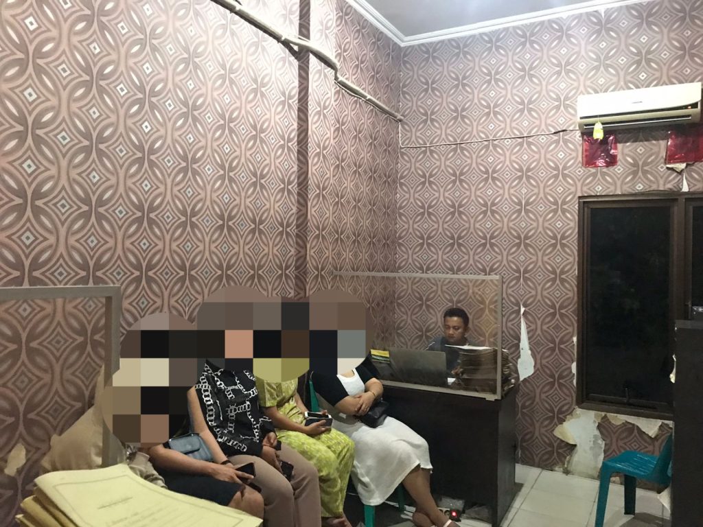 Polsek Padang Bolak Razia Pekat, Belasan Botol Miras dan Sejumlah Pasangan Bukan Suami Istri Diamankan   