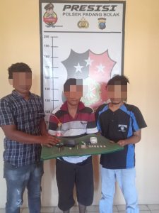 Digulung Polsek Padang Bolak, 4 Pria Gagal Pesta Sabu, 1 Kabur