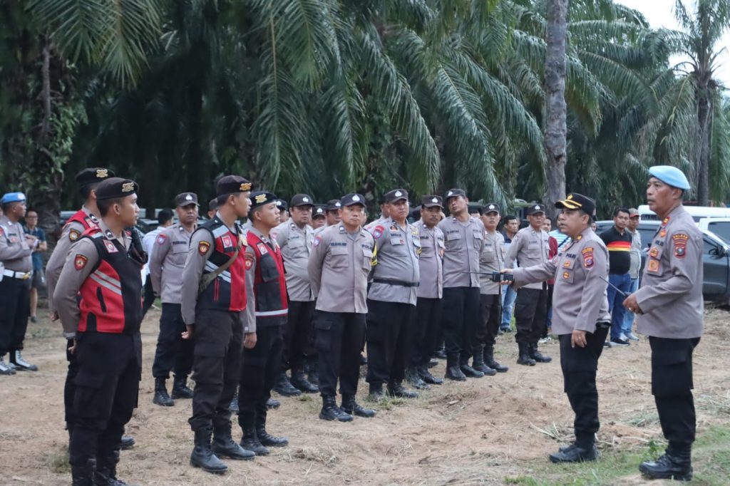 Pimpin Apel Persiapan Pam Waisak di Candi Bahal, Ini Pesan Kabag Ops Polres Tapsel