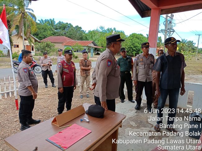 Bhabinkamtibmas Kanit Binmas Polsek Padang Bolak Cek Poskamling
