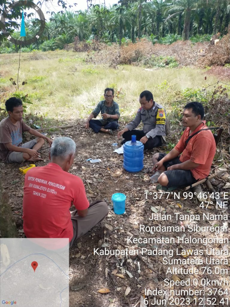 Polsek Padang Bolak Damaikan Sengketa Batas Kebun Warga   
