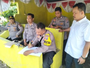Polsek Batang Toru Dampingi Tim Penilai Pos Kamling   