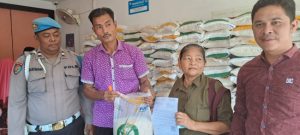 Polsek Batang Toru Pam Penyaluran Bansos di Kantor Pos