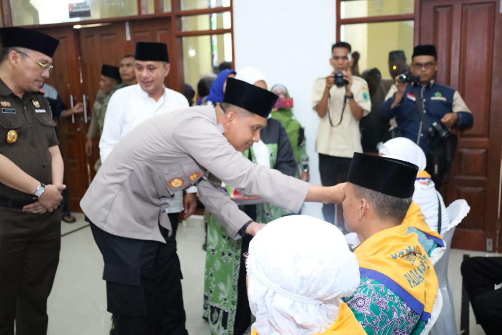 Kapolres Tapsel dan Bupati Paluta Kompak Tepung Tawari Calhaj