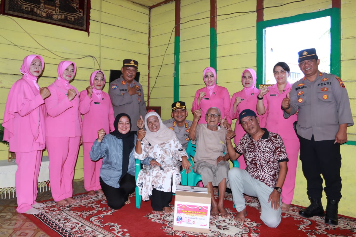 Kapolres Tapsel dan Ketua Bhayangkari Anjangsana
