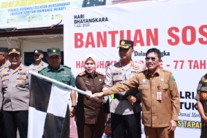 Sambut HUT Bhayangkara, Kapolres Tapsel Lepas 1.500 Paket Bansos untuk Masyarakat