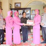 Kapolres Padangsidimpuan Beri Bingkisan ke Purnawirawan Polri 