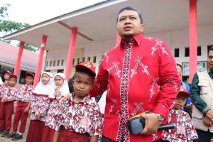 Bupati Dolly Pasaribu Kunjungi Anak-Anak Spesial di Angkola Muaratais