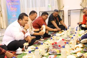 Bupati Ngeliwet Bersama Sekda dan OPD di Paviliun Tapsel Pada Penutupan PRSU Ke-49