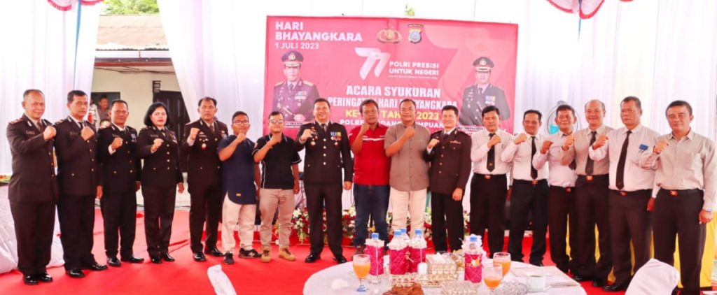 Patut Dicontoh, Kapolres Padangsidimpuan Rela Berbagi Hadiah sebagai Juara Menembak ke Insan Pers