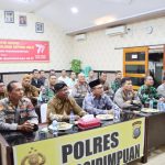 Polres Padangsidimpuan Nonton Wayang Kulit