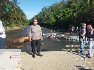 Jaga Keamanan, Polsek Padang Bolak Hadir di Tengah-tengah Wisatawan Objek Wisata Aek Milas
