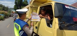 Sikap Humanis Polsek Batang Toru Sosialisasikan Keselamatan Berlalu Lintas ke Pengguna Jalan