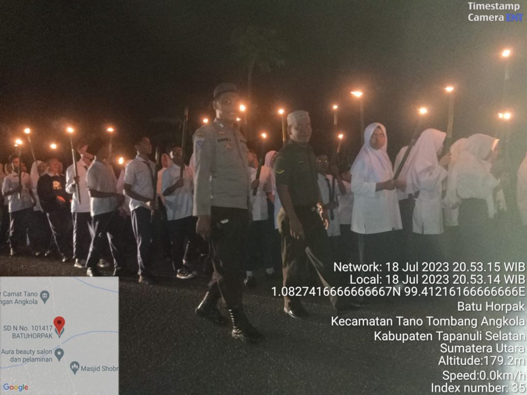 Polres Tapsel Kawal Pawai Obor di Batang Angkola Sekitar