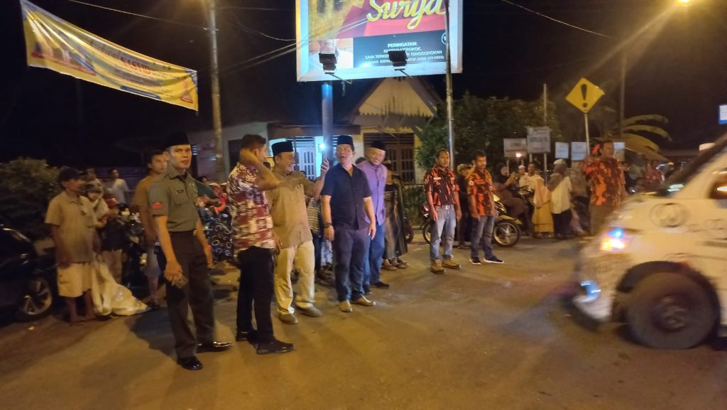 Kapolsek Batang Toru Terjun Langsung Kawal Pawai Obor Tahun Baru Hijriah   
